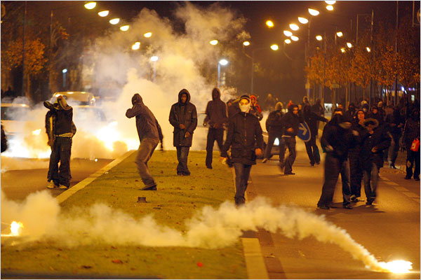 86 Police Officers Hurt in French Youth Riots