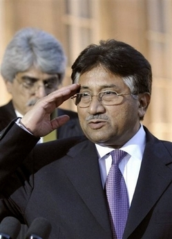 Bush Urges Pakistanis to Keep Musharraf