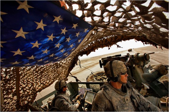 Carolyn Cole/Los Angeles Times, via Associated Press  Lt. Col. Richard D. Heyward, left, of Illinois, and Sgt. Nick Wysong of Washington crossed southern Iraq last week with their unit of the Second Infantry Division.