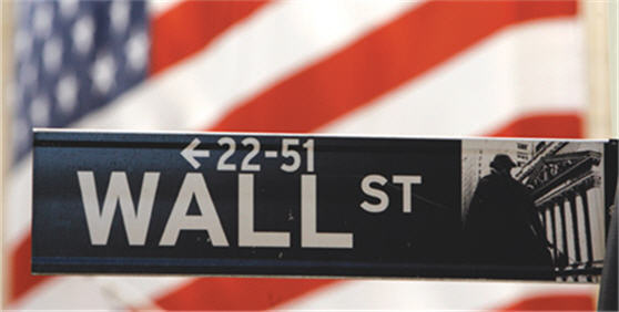 economy-wall-street-us-flag