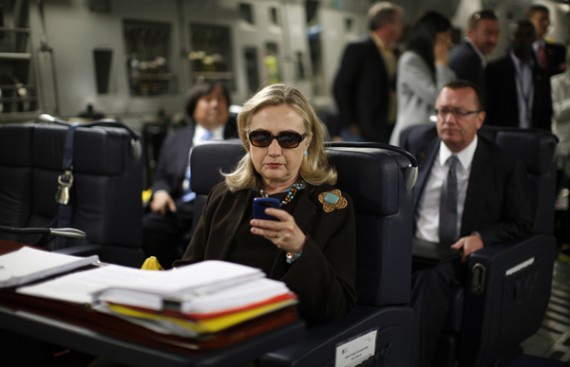 Hillary Clinton departs Malta for Liyba