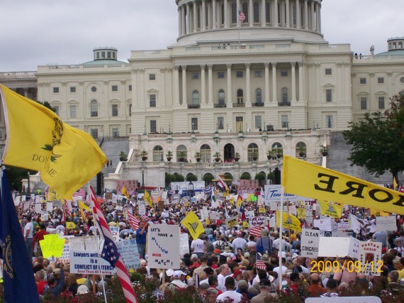 2009-09-12-washington-tea-party-rally-173-570x427