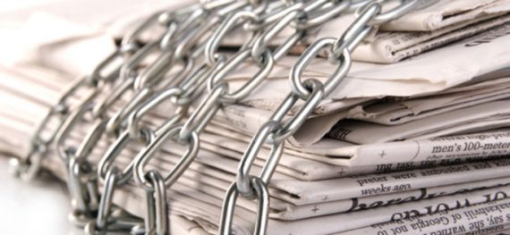 newspaper-paywall-chains