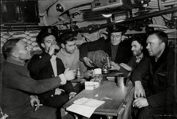 british-sailors-toasting