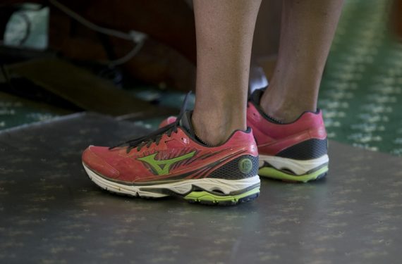 wendy-davis-pink-tennis-shoes