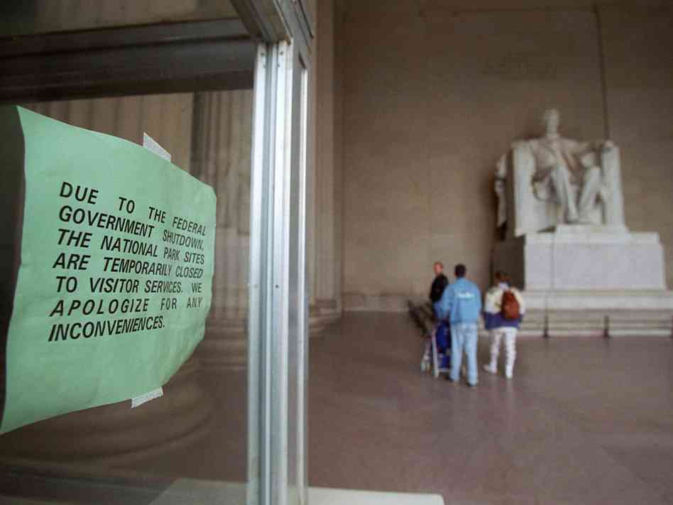 government-shutdown-lincoln-memorial