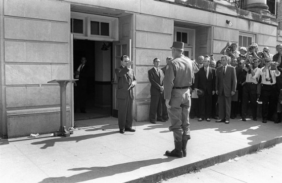 general-henry-graham-governor-george-wallace-stand-schoolhouse-door