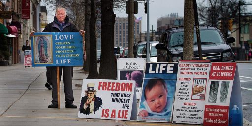 Supreme Court Strikes Down Abortion Clinic Buffer Zones
