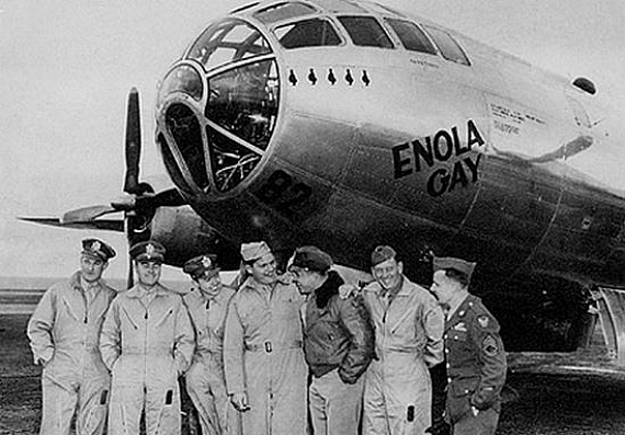 Crew of enola gay at the hiroshima bombings