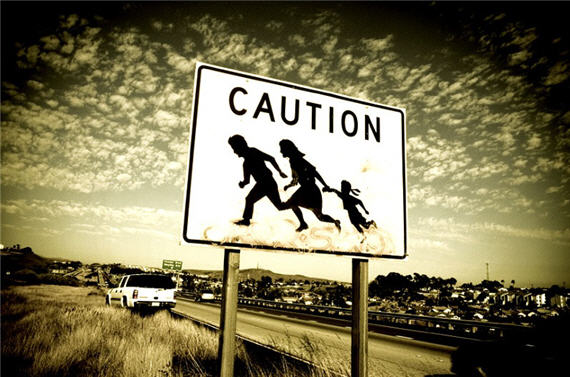 border-immigrants-crossing