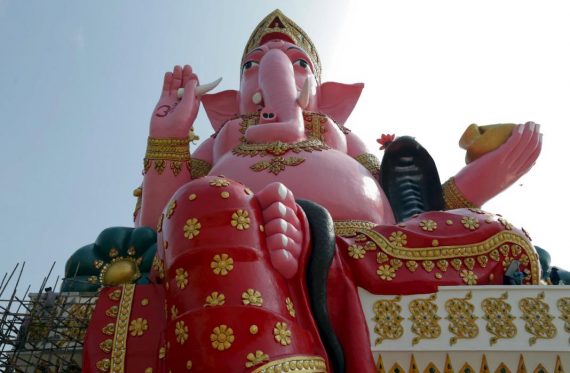 Workers clean a giant statue of elephant-headed Hindu god Ganesha at a temple in Chachoengsao province, east of Bangkok, Thailand, January 30, 2016. The statue sits at a height of 49 meters and measures 19 meters in width.  REUTERS/Chaiwat Subprasom      TPX IMAGES OF THE DAY