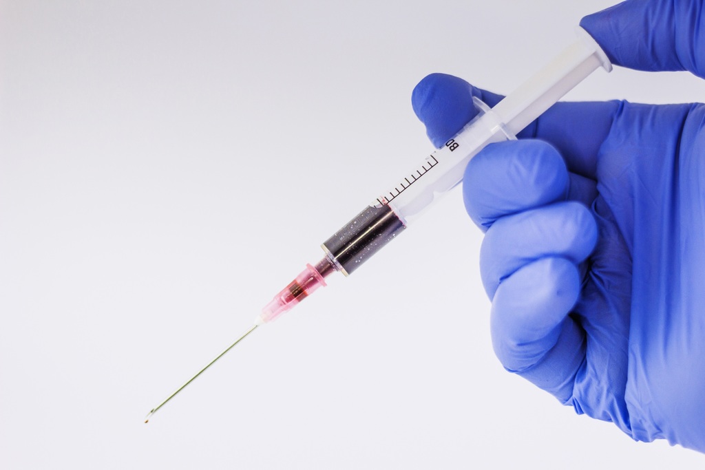 The free high-resolution photo of needle, glove, research, product, blood, laboratory, hospital, download, organ, medical, prevention, diagnosis, the syringe, the test