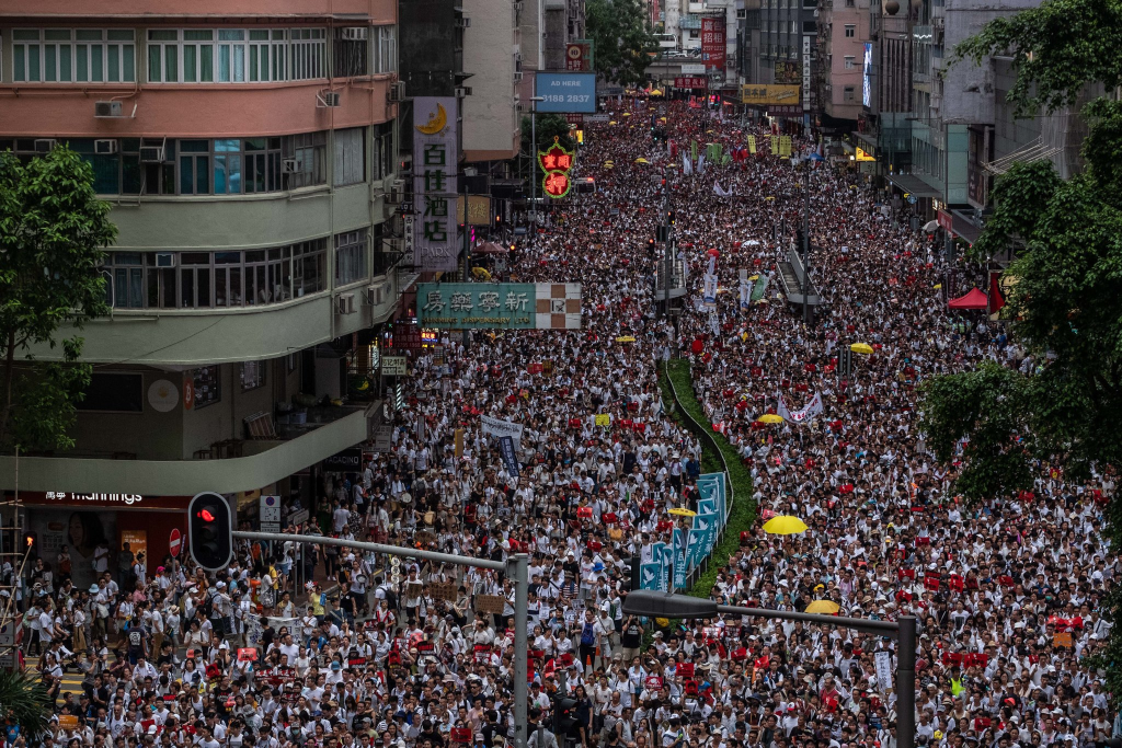 Hundreds Of Thousands In Hong Kong Protest Proposed Changes To ...