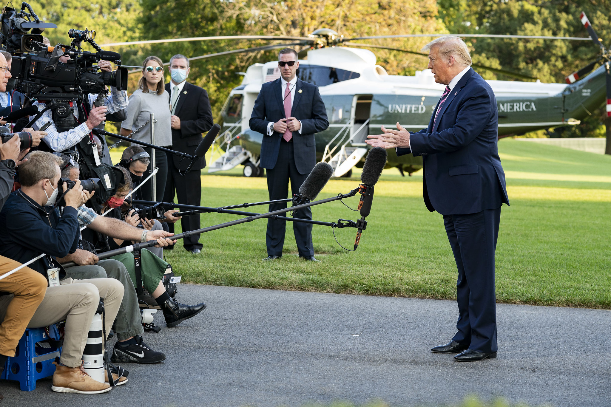 trump press conference today marine one