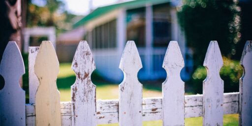 The free high-resolution photo of water, fence, neighborhood, green, color, fencing, blue, neighbour, neighbor, picket fences , taken with an Canon EOS 5D 03/04 2017 The picture taken with 50.0mm, f/1.4s, 1/8000s, ISO 320 The image is released free of copyrights under Creative Commons CC0.